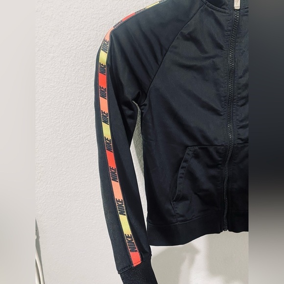 Nike Boy Black Long Sleeves Zippered Sweater Size 6-7 Years Embroidered Logo - Picture 4 of 8